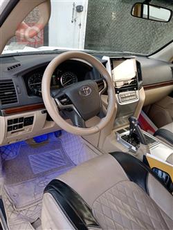 تۆیۆتا لاند کروزەر